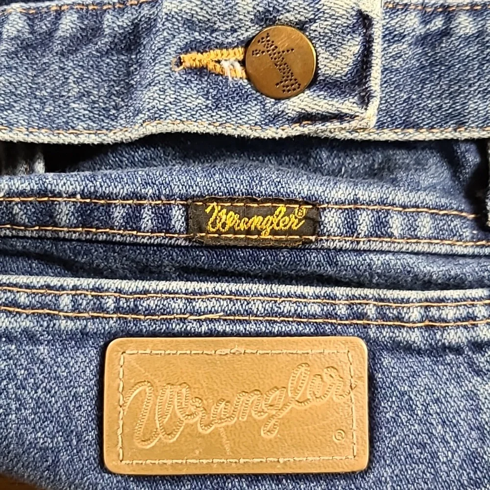 WRANGLER VINTAGE MENS STRAIGHT FADED DISTRESSED BLUE JEANS 38x31